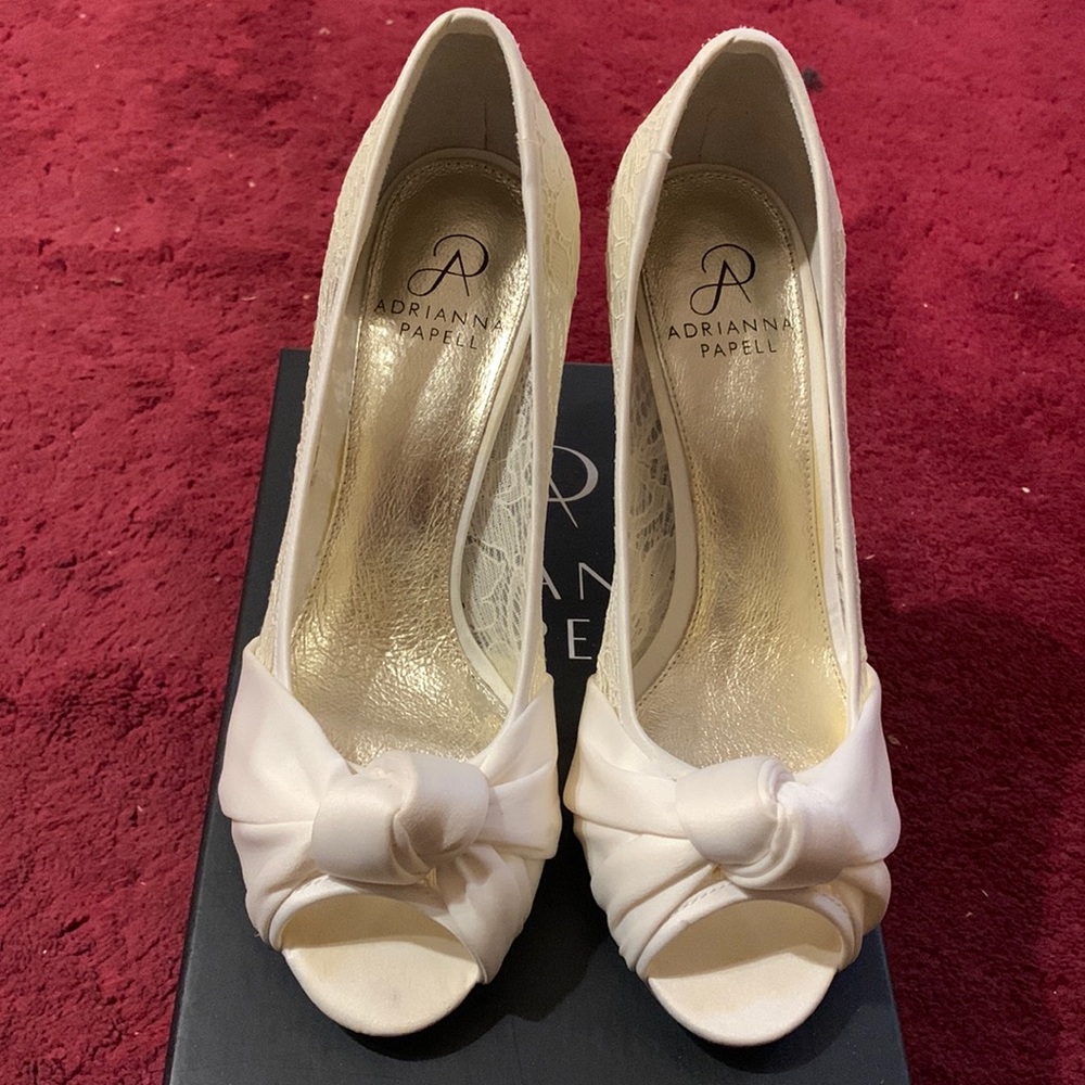 Adrianna Papell Francesca Ivory Satin Pump